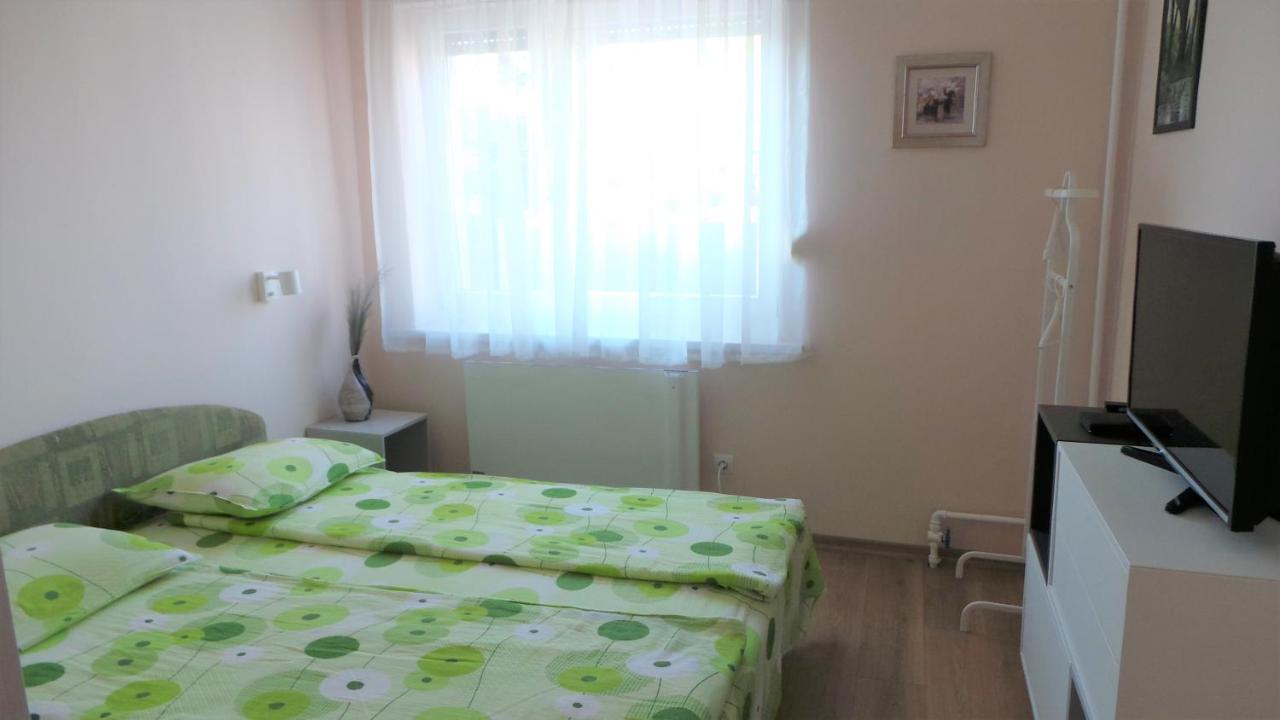 Rozalia Apartman Gyula Eksteriør billede